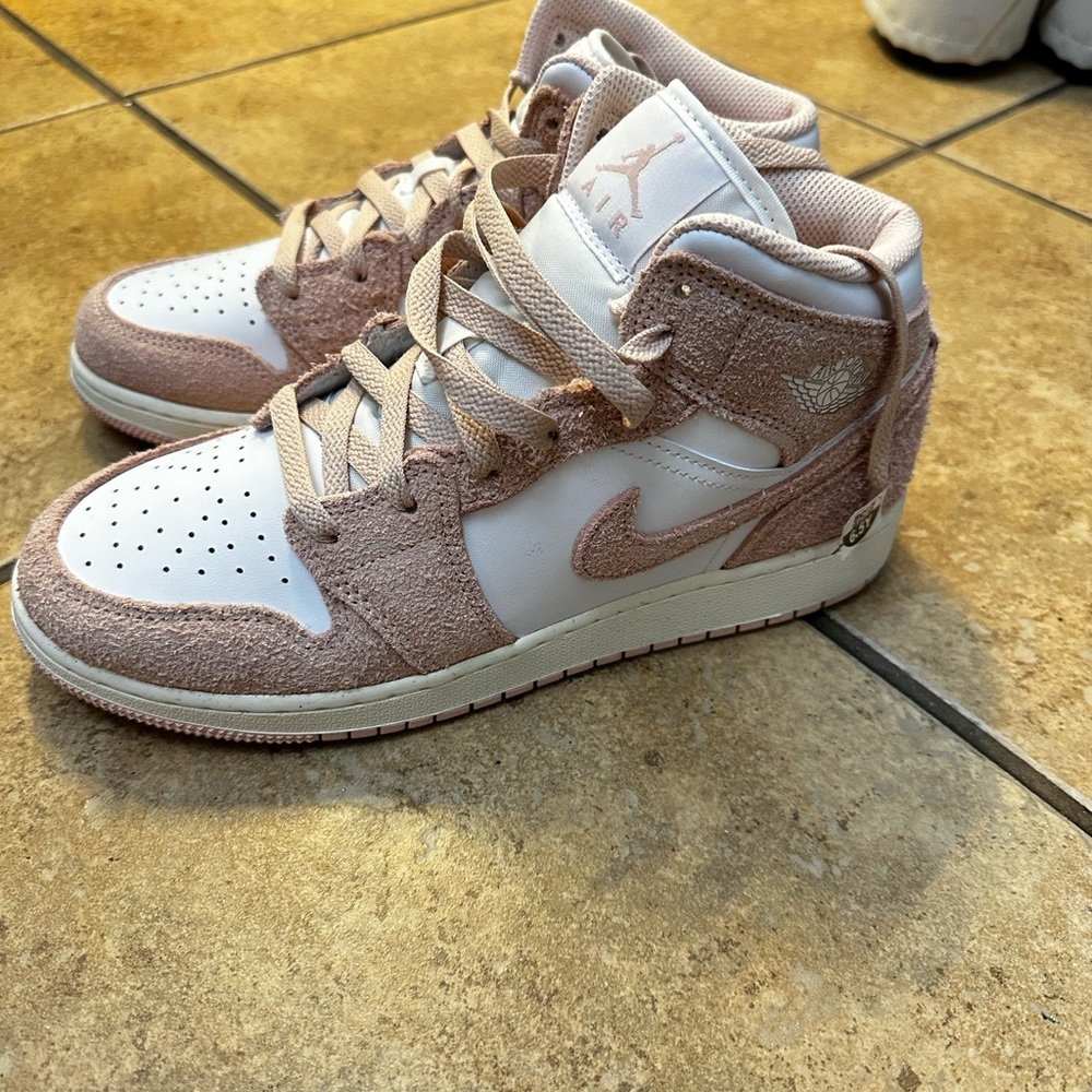 New! Girls Nike Jordans - Picture 5 of 8